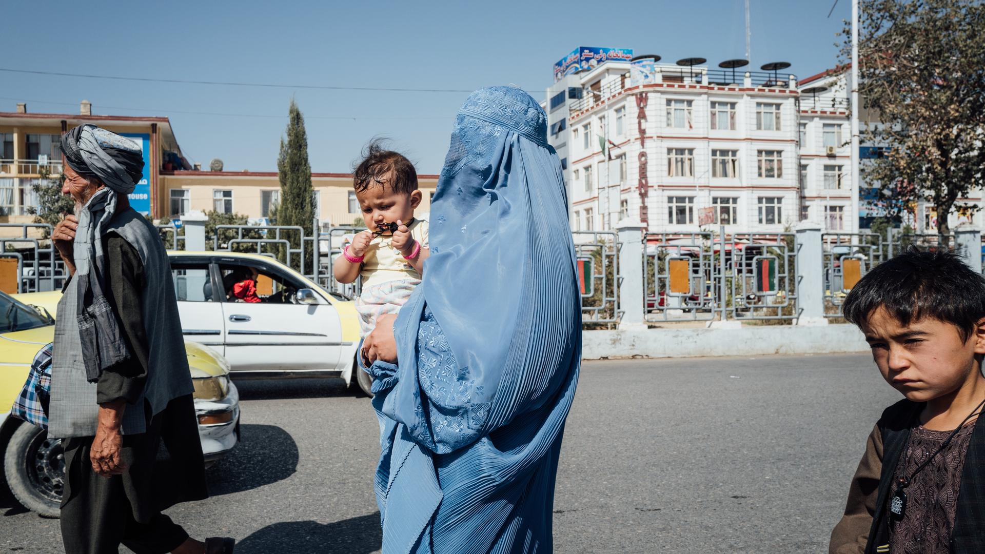 In Afghanistan müssen Frauen in der Öffentlichkeit eine Burka tragen