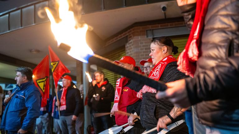 Tarifstreit IG Metall Startet Erste Warnstreik Welle