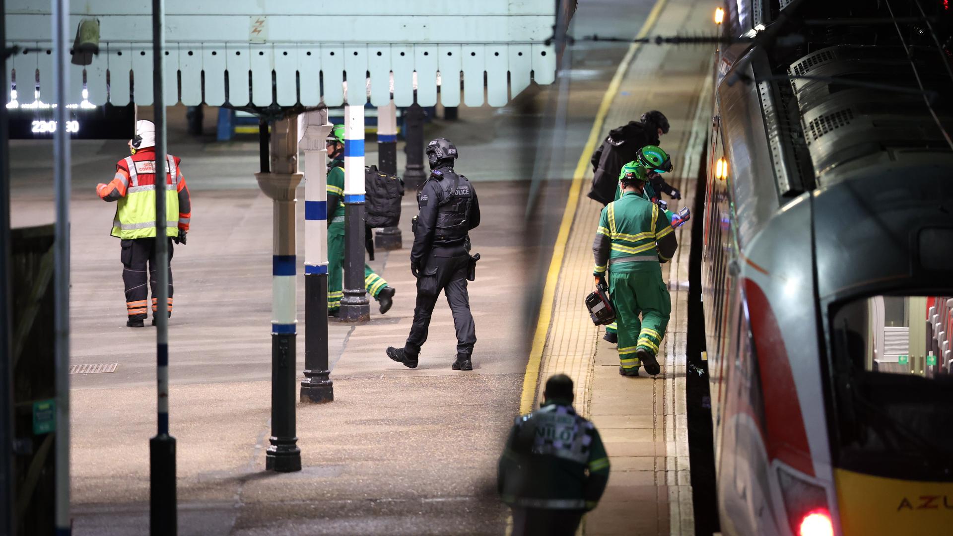 Rettungskräfte arbeiten auf dem Bahnsteig des Bahnhofs Huntingdon in England, nachdem mehrere Personen niedergestochen worden waren. Rettungskräfte arbeiten auf dem Bahnsteig des Bahnhofs Huntingdon in England, nachdem mehrere Personen niedergestochen worden waren.