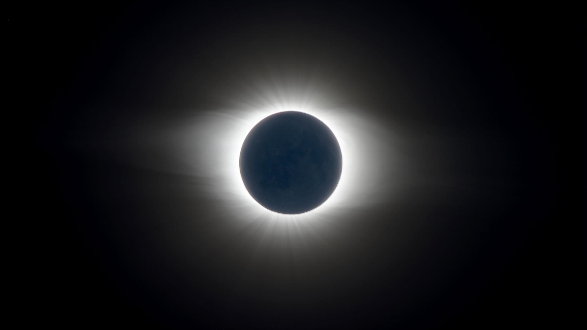 Bild einer totalen Sonnenfinsternis