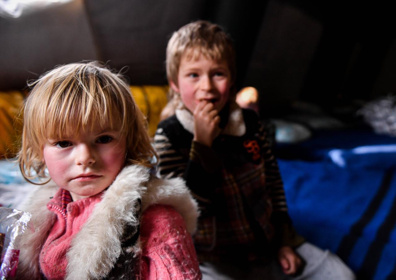 Kinder, die aus Mariupol evakuiert wurden, treffen in einem Hilfszentrum in der Region Donezk ein.