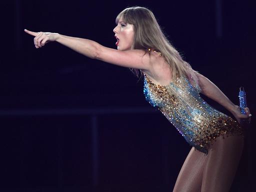Taylor Swift performt bei ihrem Konzert in Sydney im Glitzerkleid 