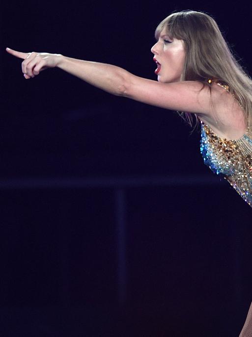 Taylor Swift performt bei ihrem Konzert in Sydney im Glitzerkleid 