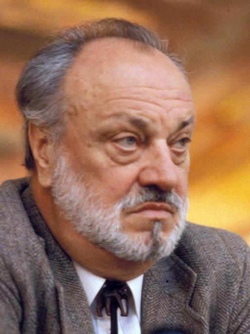 Kapellmeister Prof. Dr. Kurt Masur anlässlich einer Pressekonferenz 1989 im Leipziger Gewandhaus.