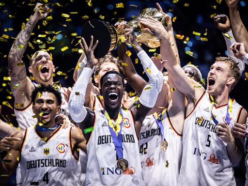 Deutsche Spieler als Basketball-Weltmeister 2023