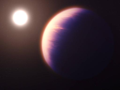 Der Planet WASP-39b, ein heißer Gasriese, umkreist in 700 Lichtjahren Entfernung von der Erde einen sonnenähnlichen Stern (Illustration)