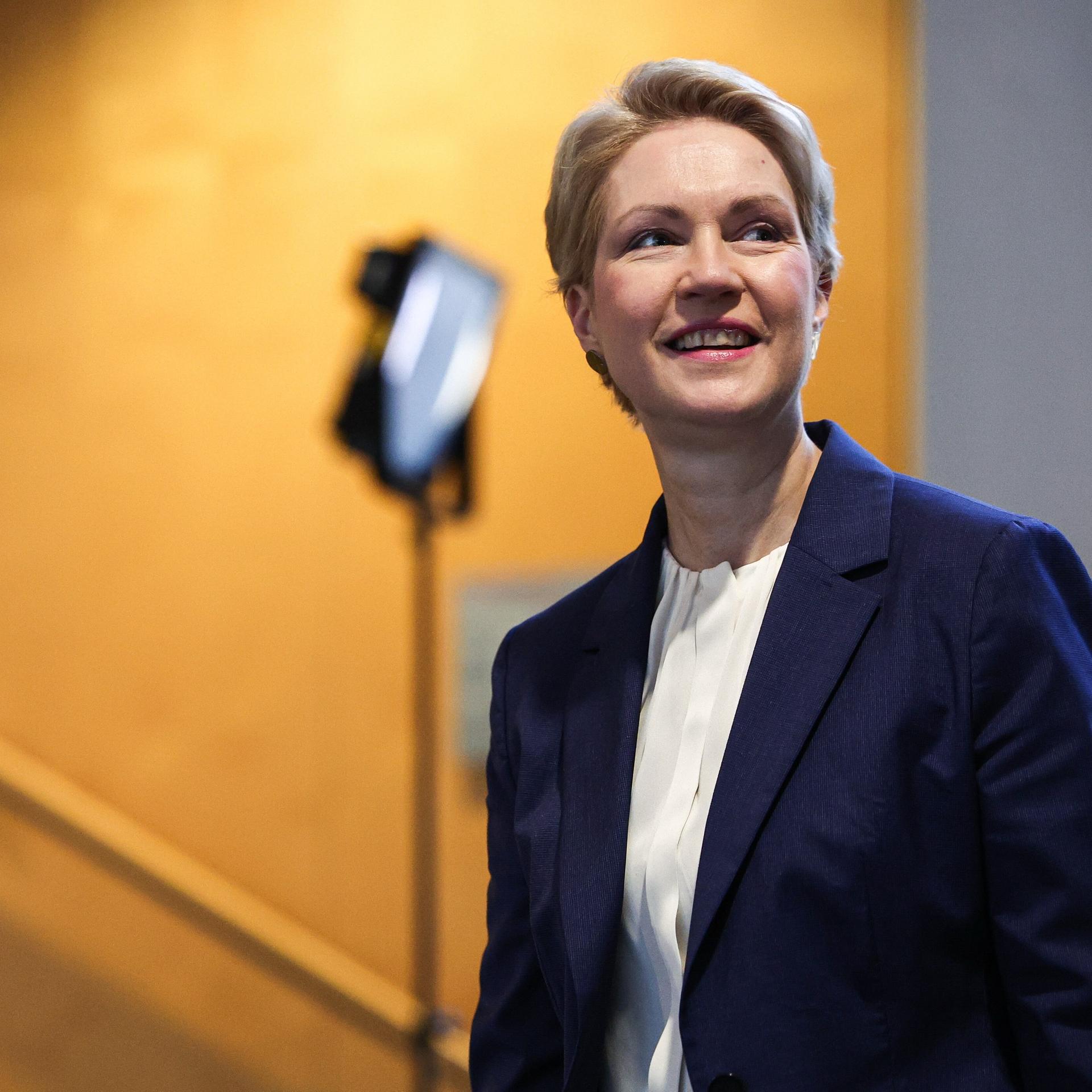 Manuela Schwesig (SPD), Ministerpräsidentin von Mecklenburg-Vorpommern, kommt zu den Sondierungen im Jakob-Kaiser-Haus.