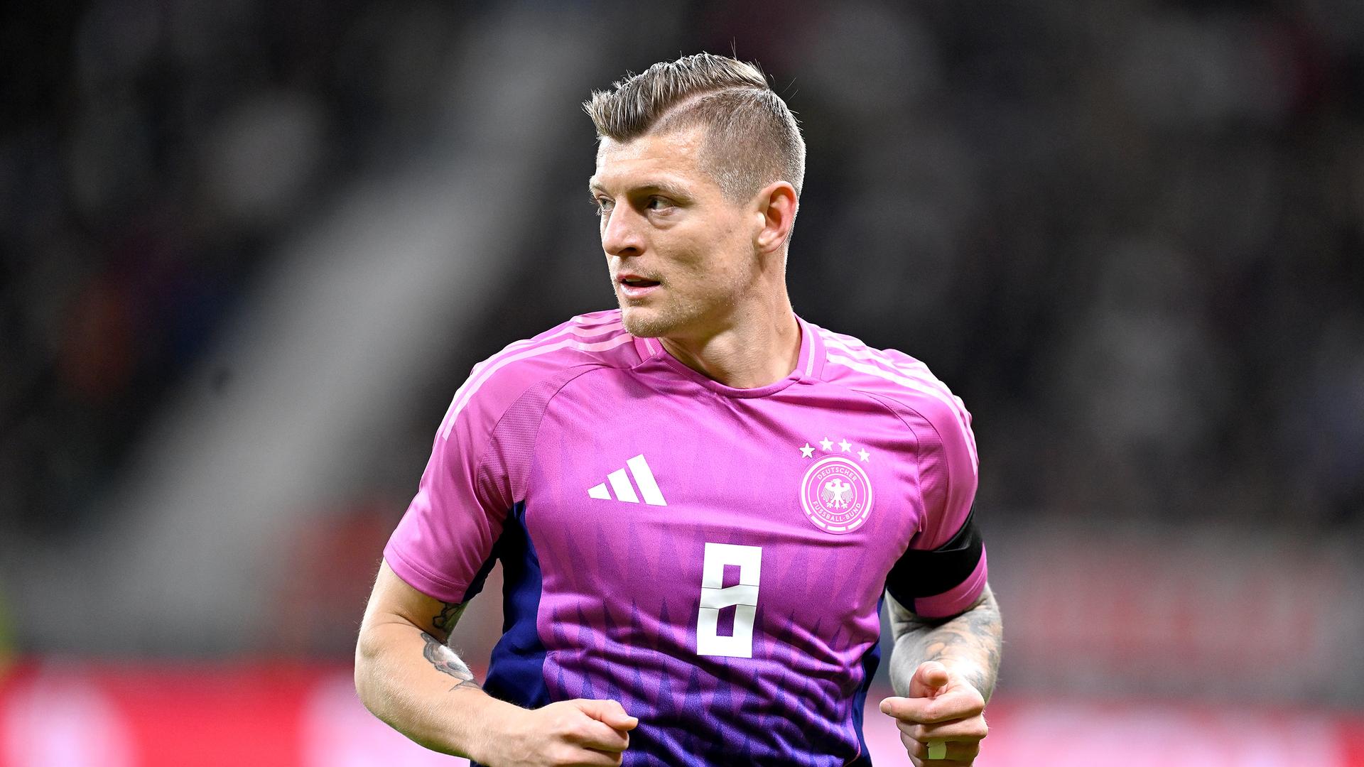 Toni Kroos während des Fußballspiels Deutschland - Niederlande Toni Kroos während des Fußballspiels Deutschland - Niederlande