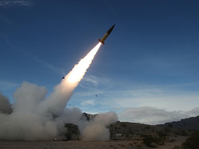 Tests der Langstreckenrakte Army Tactical Missile System (ATACMS) im US-Bundesstaat New Mexico