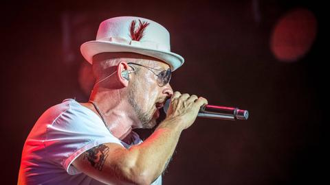 Der Hip-Hopper Jan Delay und Disko No.1 beim Auftritt auf der Hauptbühne von "DAS FEST 2022" in Karlsruhe 