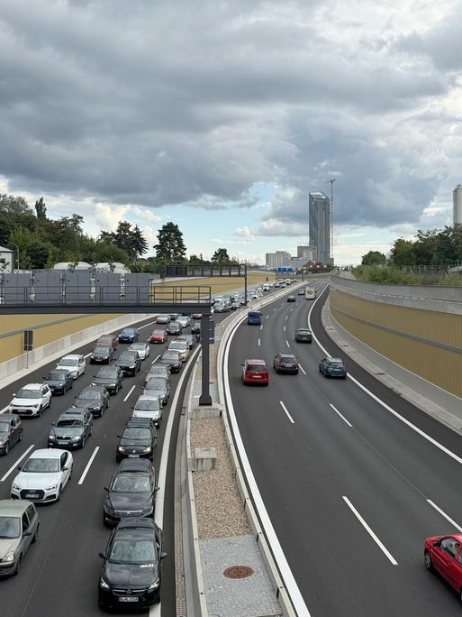 Der Neubauabschnitt der A 100 an der Anschlussstelle Treptower Park