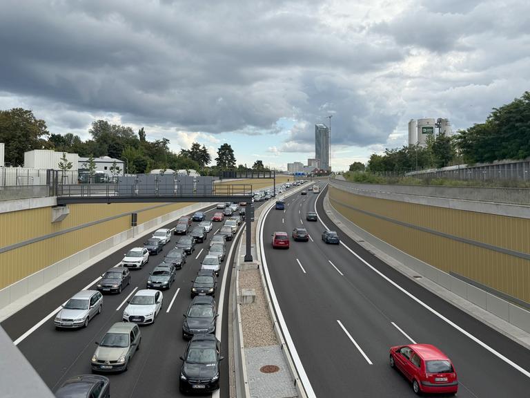 Der Neubauabschnitt der A 100 an der Anschlussstelle Treptower Park