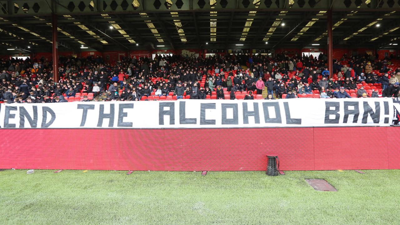 Schottische Fußballfans fordern 2025 ein Ende des Alkoholverbots im Stadion