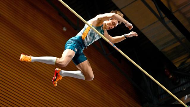 Armand Duplantis fliegt über die Latte.