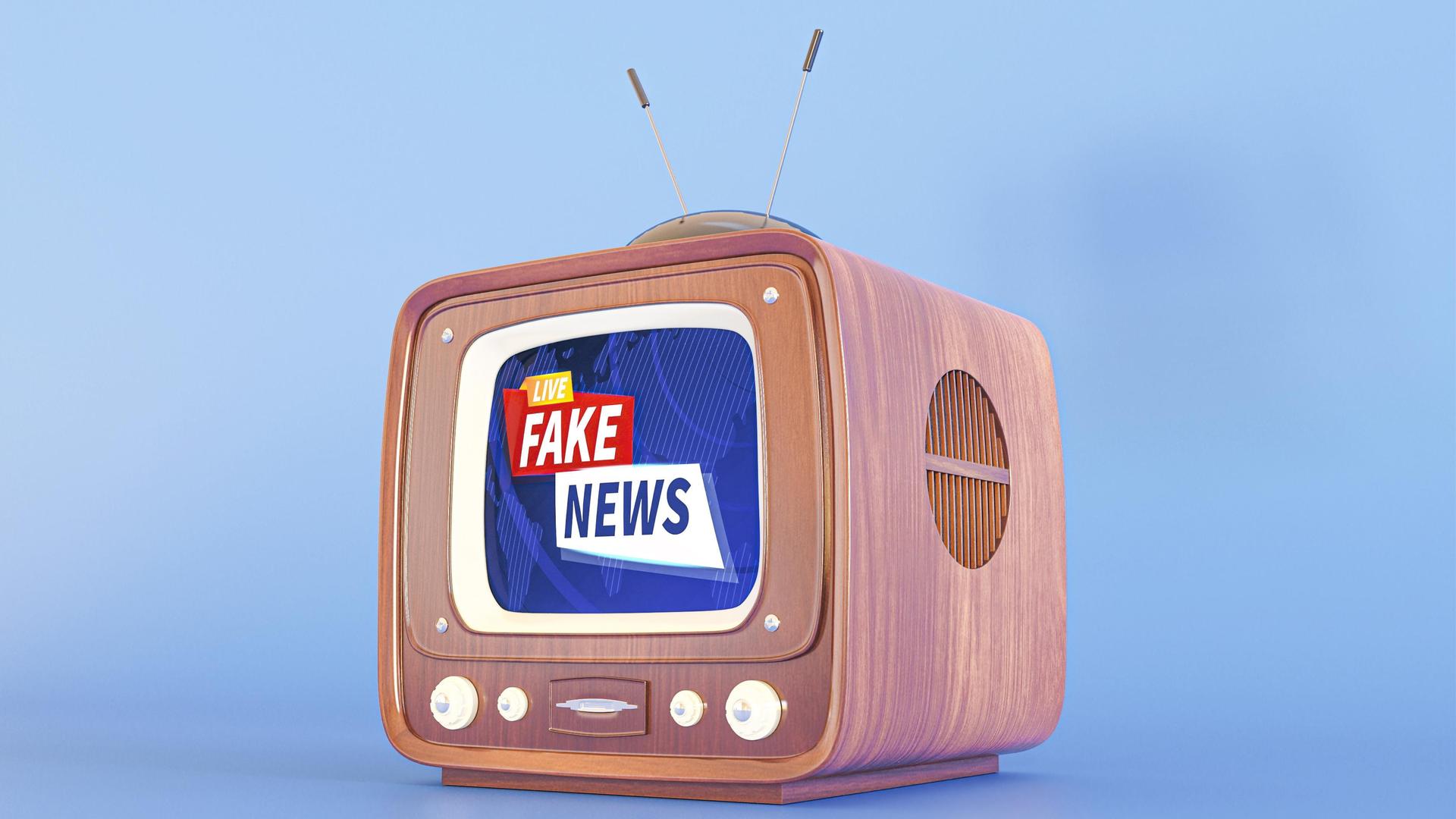 Ein Röhrenfernseher, auf dem Bildschirm steht "Fake News".