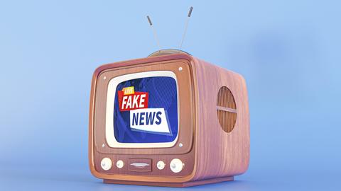 Ein Röhrenfernseher, auf dem Bildschirm steht "Fake News".