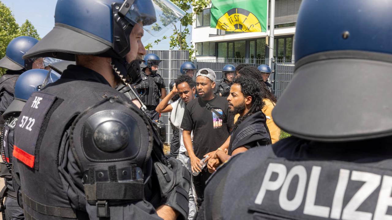 Gießen - 26 Verletzte Polizisten Und 125 Strafanzeigen Nach Eritrea ...