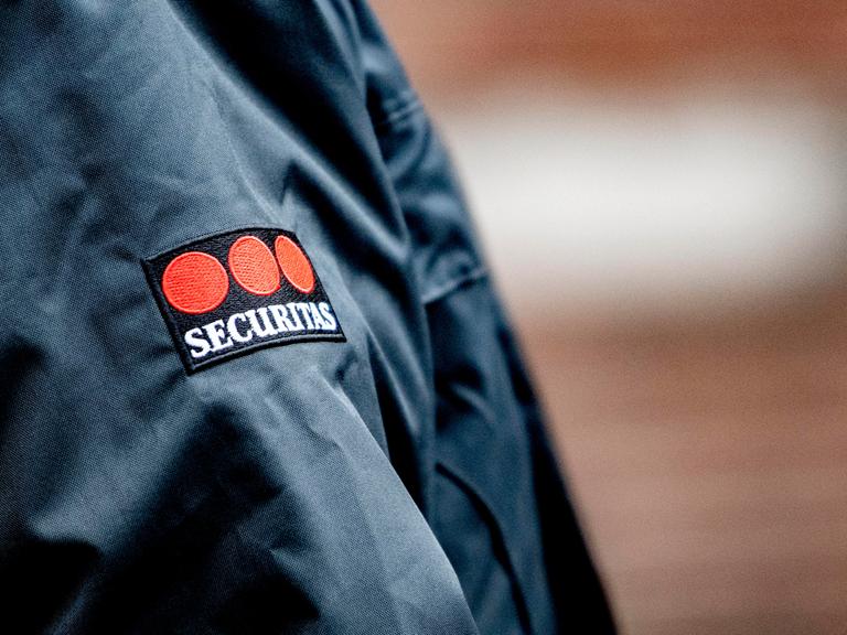 Jacke eines Wachmanns mit Securitas-Logo
