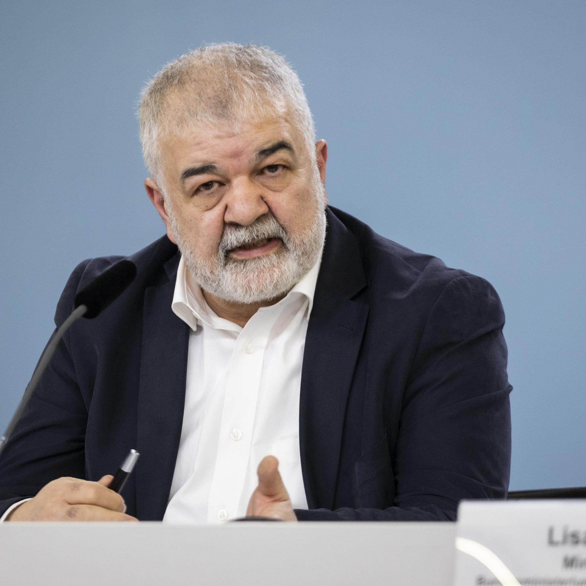 Migration - Auch Türkische Gemeinde kritisiert Zulassungsstopp für freiwillige Interessenten an Integrationskursen