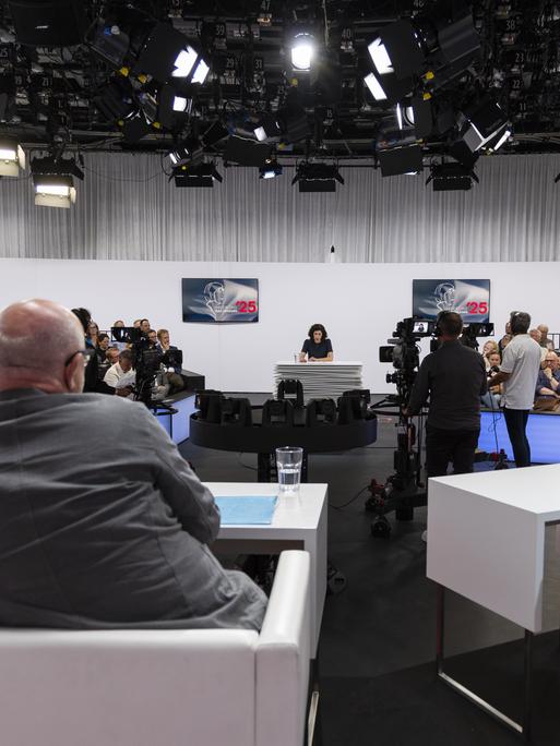 Nava Ebrahimi, bei der Eröffnungsrede im Rahmen der Auslosung der Lesereihenfolge 2025 in Klagenfurt. Nava Ebrahimi, bei der Eröffnungsrede im Rahmen der Auslosung der Lesereihenfolge 2025 in Klagenfurt.
