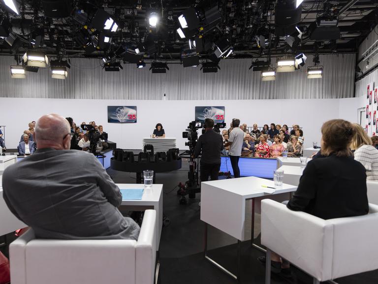 Nava Ebrahimi, bei der Eröffnungsrede im Rahmen der Auslosung der Lesereihenfolge 2025 in Klagenfurt. Nava Ebrahimi, bei der Eröffnungsrede im Rahmen der Auslosung der Lesereihenfolge 2025 in Klagenfurt.