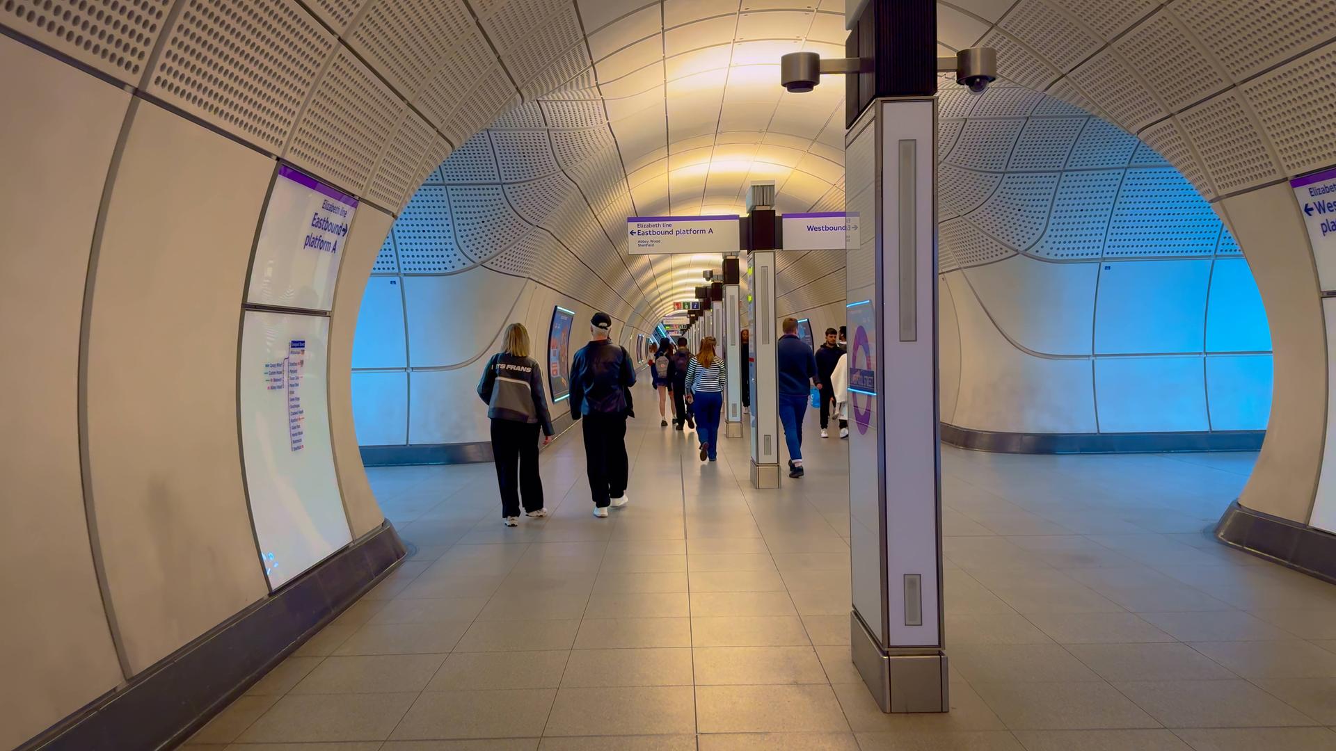 Eine Station der Elizabeth Line der Londoner U-Bahn.