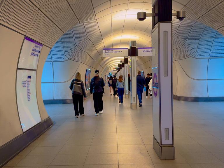 Eine Station der Elizabeth Line der Londoner U-Bahn.