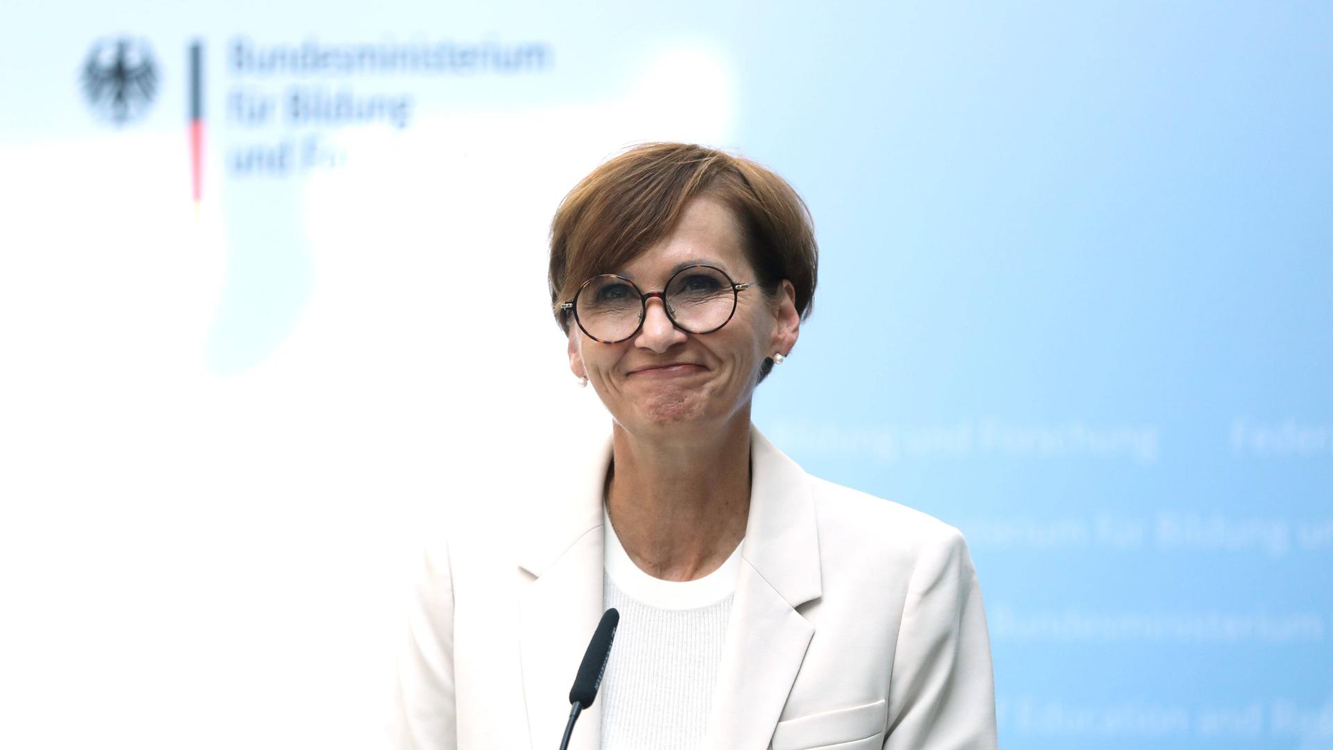 Bettina Stark-Watzinger, Bundesministerin für Bildung und Forschung, im Bundesministerium für Bildung und Forschung