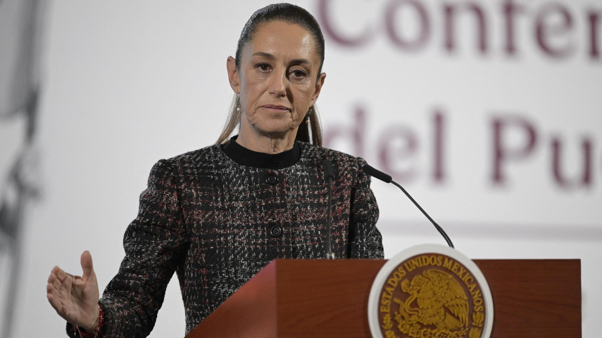 Mexikos Präsidentin Claudi Sheinbaum gibt eine Pressekonferenz.