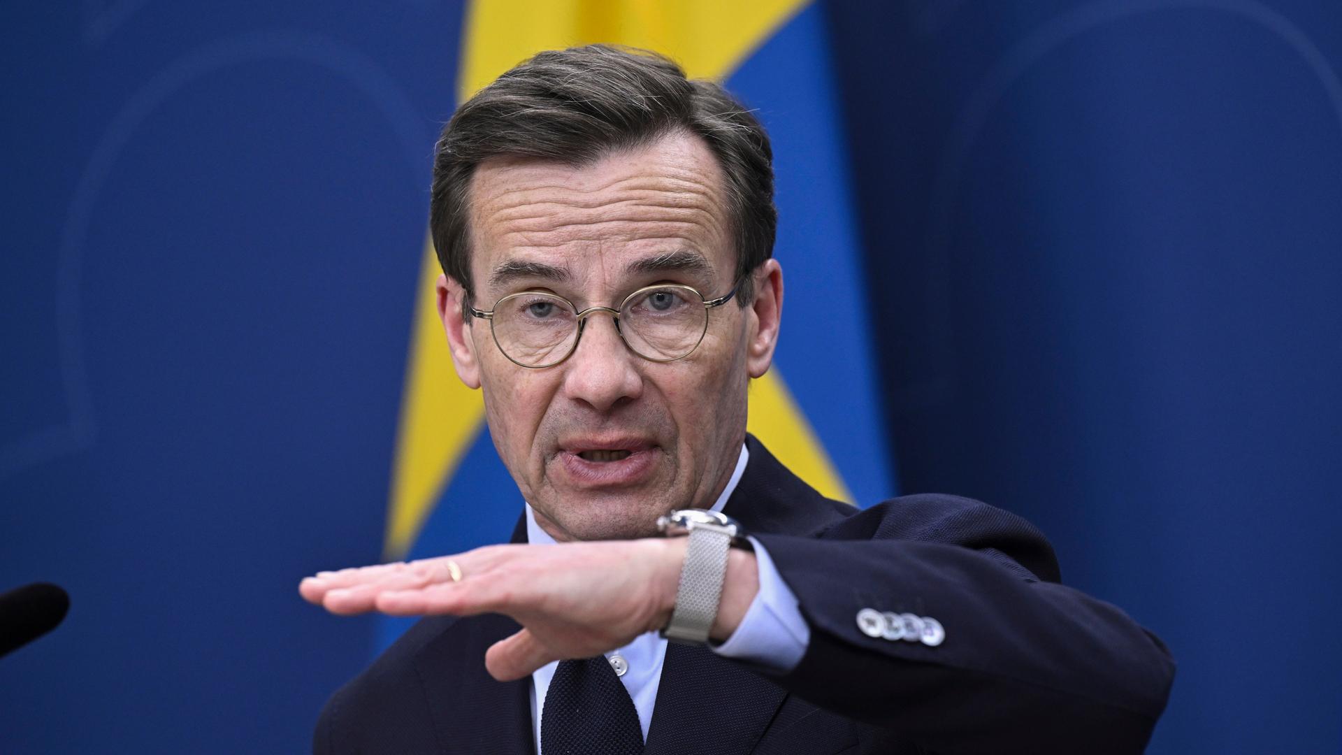 Stockholm: Der schwedische Ministerpräsident Ulf Kristersson gestikuliert während einer Pressekonferenz. Stockholm: Der schwedische Ministerpräsident Ulf Kristersson gestikuliert während einer Pressekonferenz.