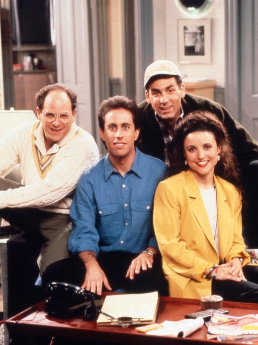 Das Foto zeigt die vier Hauptdarsteller Jerry Seinfeld, Julia Louis-Dreyfus, Michael Richards, Jason Alexander aus der US-Sitcom "Seinfeld", die 1989 bis 1998 im US-Fernsehen zu sehen war.