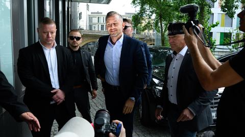 Ulrich Siegmund (M), AfD-Spitzenkandidat in Sachsen-Anhalt, kommt zur Bundespressekonferenz, um sich zum Ergebnis der Landtagswahl in Sachsen-Anhalt zu äußern.