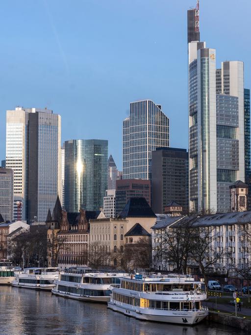 Blick auf die Skyline des Frankfurter Bankenviertels. (Quelle: dpa)