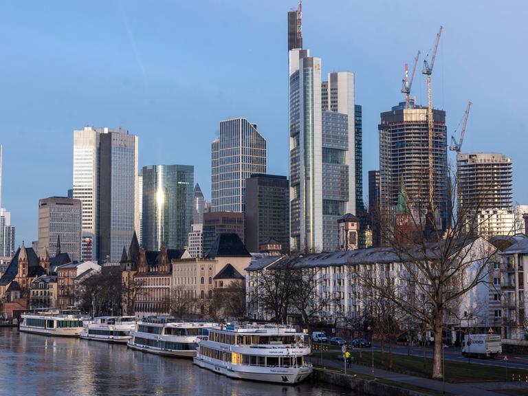 Blick auf die Skyline des Frankfurter Bankenviertels. (Quelle: dpa)