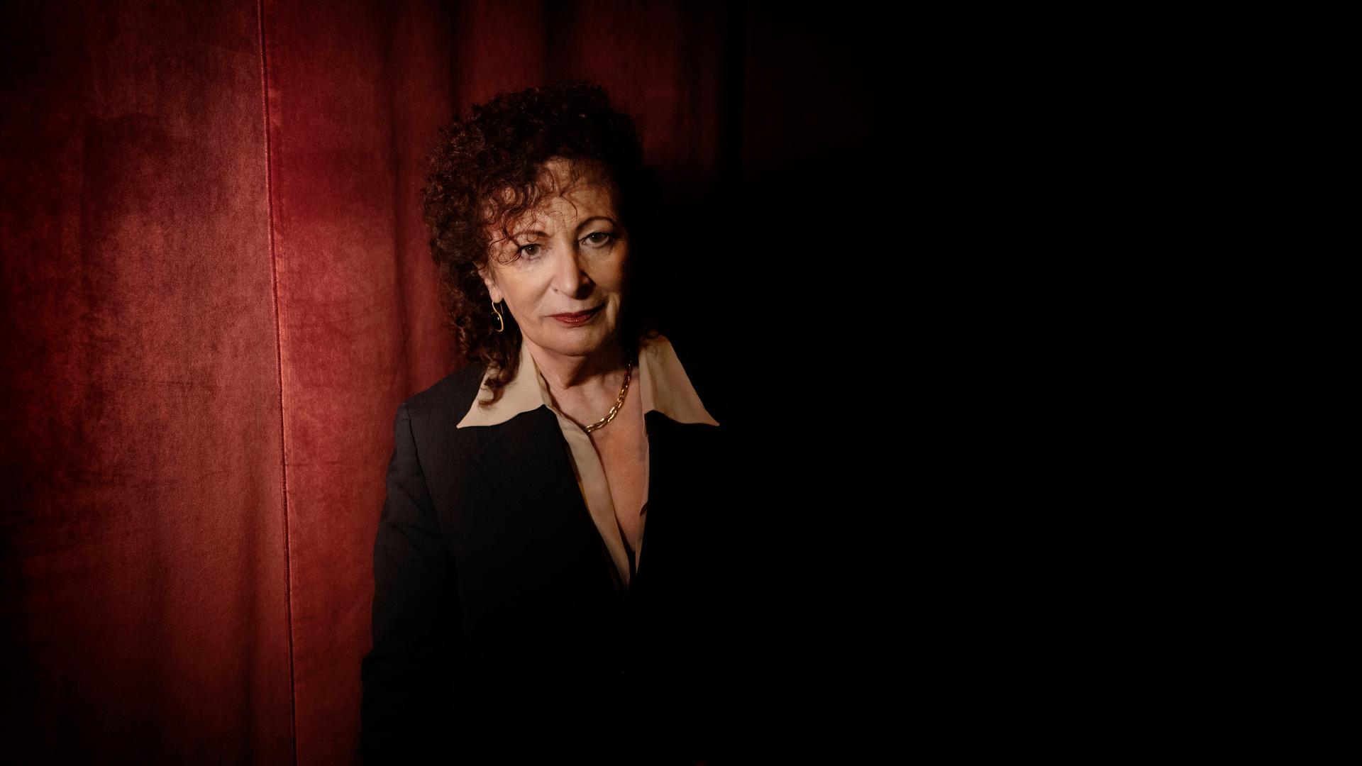 Das Archivbild von 2022 zeigt die US-Fotografin Nan Goldin bei einem Besuch in Stockholm. Anlass war die ihr gewidmete Retrospektive "This will not end well", die seit dem 22.11.2024 auch in Berlin zu sehen ist.