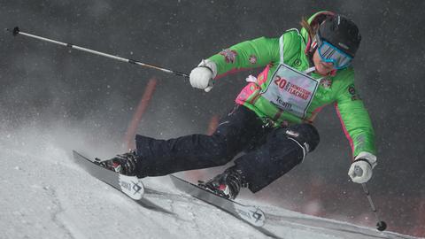 Rasante Abfahrt: Hilde Gerg im Januar 2013 beim "Legenden-Rennen" in Flachau bei Salzburg. 