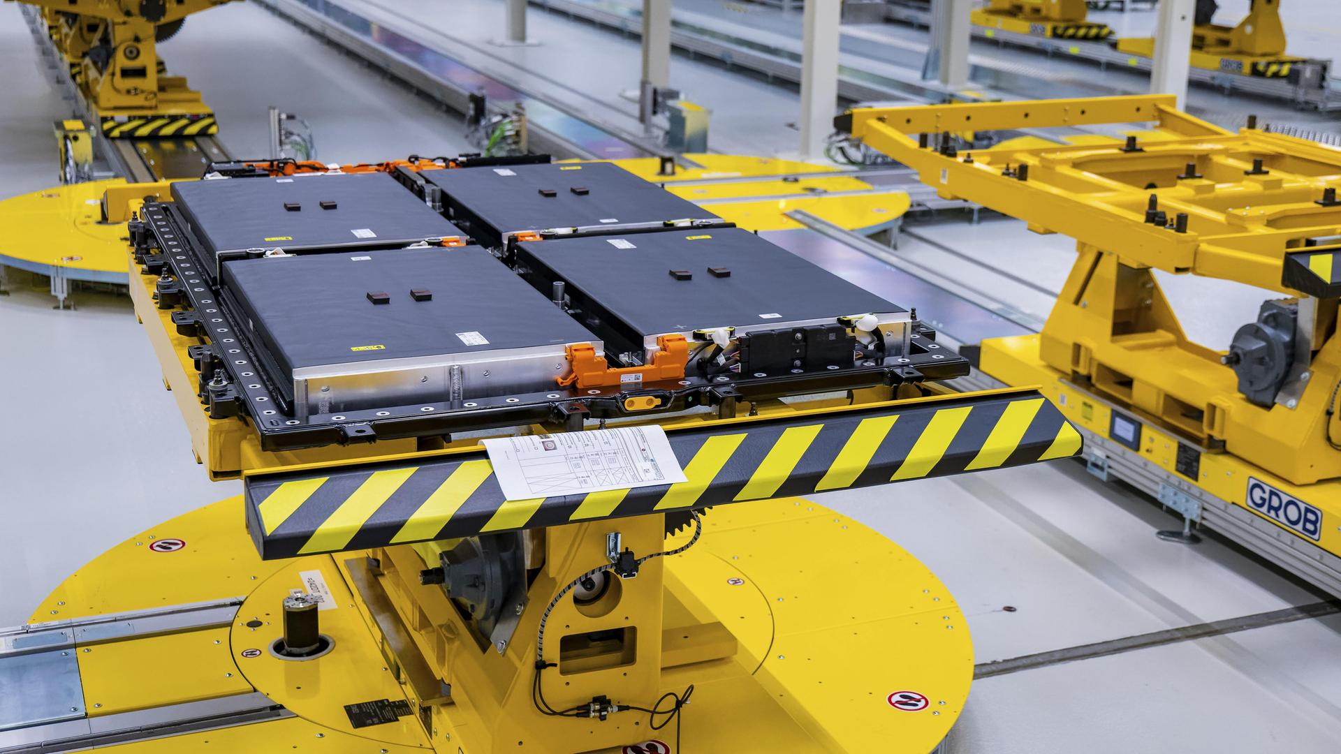 Serienproduktion von Antriebsbatterien für vollelektrische Fahrzeuge bei Mercedes-Benz in Kamenz. Serienproduktion von Antriebsbatterien für vollelektrische Fahrzeuge bei Mercedes-Benz in Kamenz.