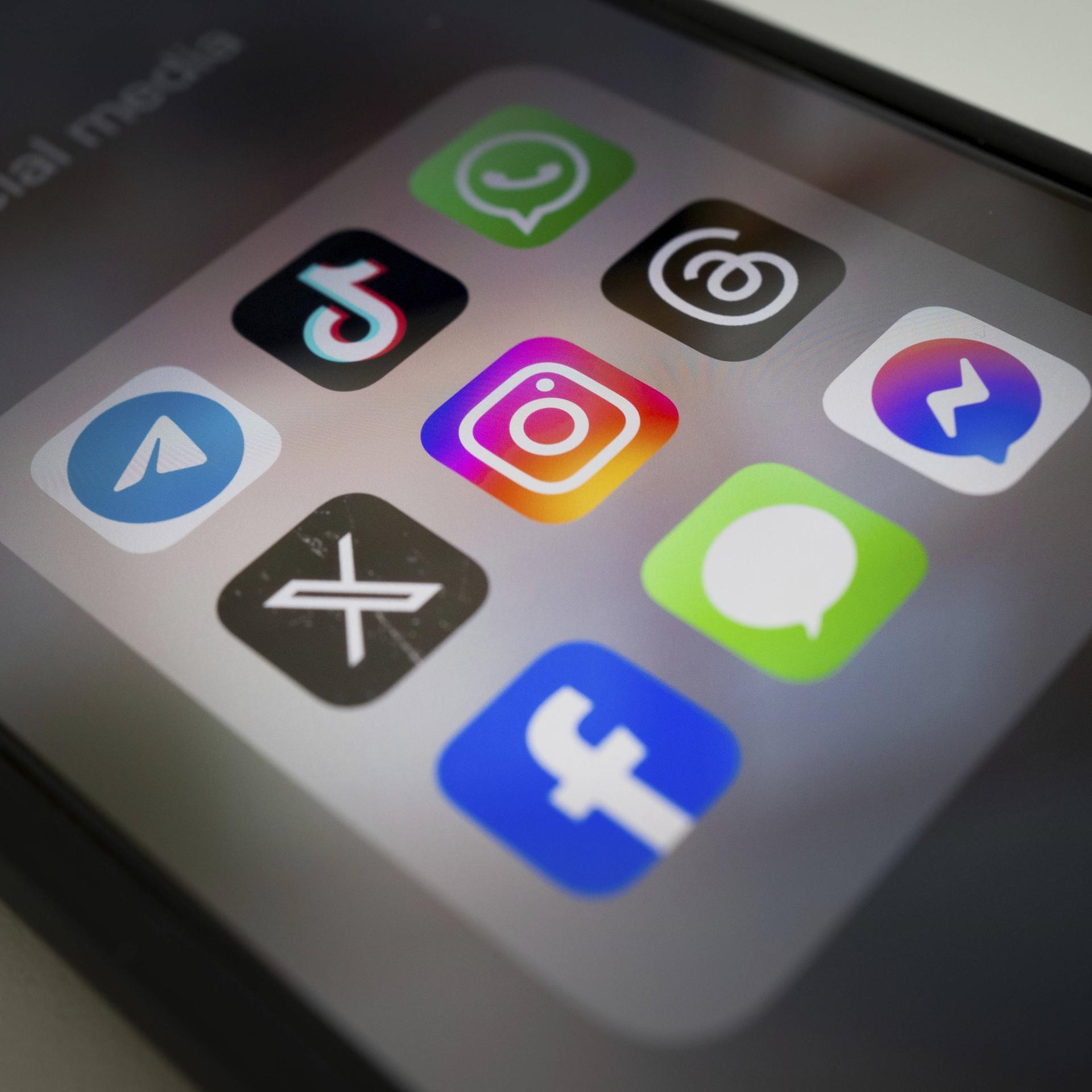 Social-Media-Nutzung - Digitalminister Wildberger offen für Altersgrenze