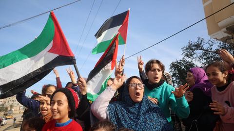 Menschen im Gazastreifen jubeln über die Waffenruhe 