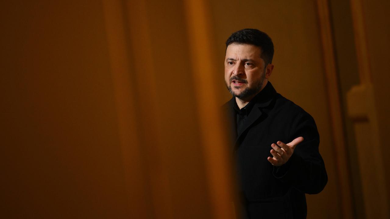 Ein Mann mit ernstem Gesicht: der ukrainische Präsident Wolodymyr Selenskyj.