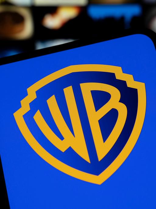 Warner-Bros.-Logo auf einem Handydisplay