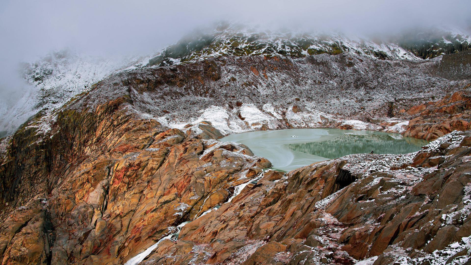 Blick auf den Rhonegletschersee in der Schweiz Blick auf den Rhonegletschersee in der Schweiz