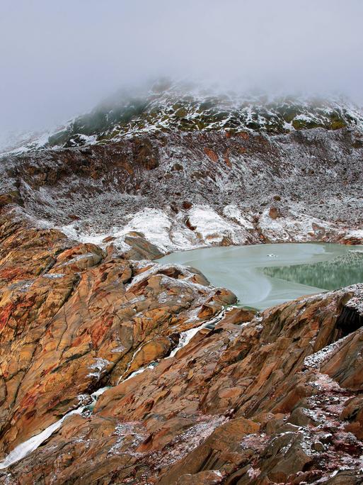 Blick auf den Rhonegletschersee in der Schweiz Blick auf den Rhonegletschersee in der Schweiz