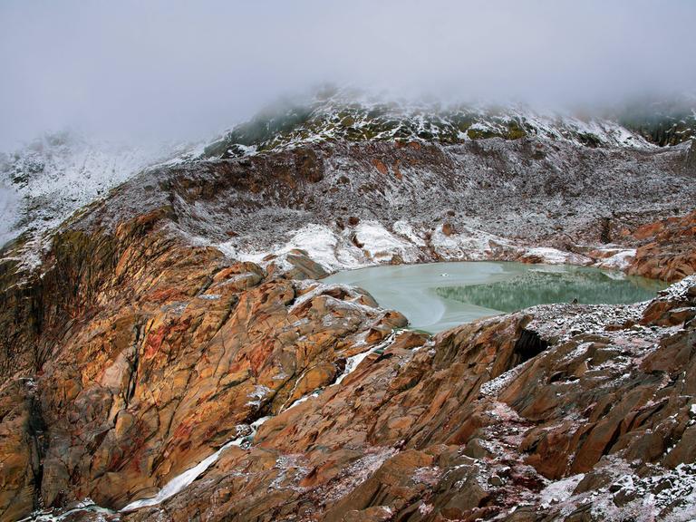 Blick auf den Rhonegletschersee in der Schweiz Blick auf den Rhonegletschersee in der Schweiz
