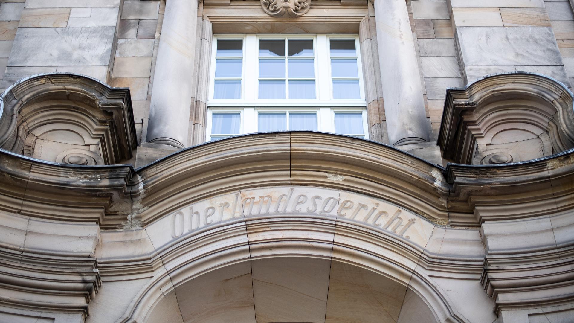 Ein Schriftzug "Oberlandesgericht" am Gebäude in Düsseldorf. Ein Schriftzug "Oberlandesgericht" am Gebäude in Düsseldorf.