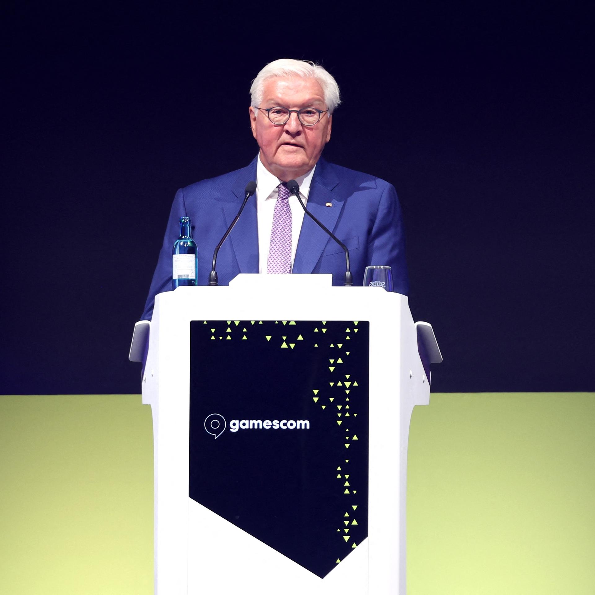 Nordrhein-Westfalen, Köln: Bundespräsident Frank-Walter Steinmeier spricht während einer Diskussionsrunde auf der weltgrößten Computer- und Videospielmesse Gamescom. 