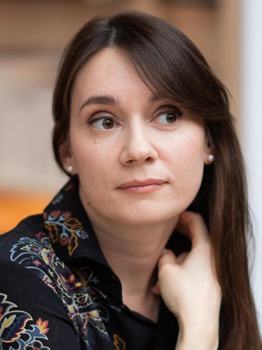 Xenia Fedorova nimmt am 12. April 2025 an der Pariser Buchmesse (Festival du Livre de Paris) im Grand Palais in Paris, Frankreich, teil.