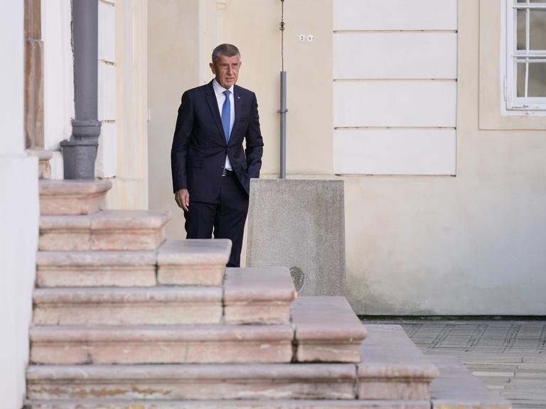 Chairman of opposition "ANO" (YES) movement Andrej Babis arrives to presidential office, a day after he got majority of votes at the parliamentary elections, in Prague, Czech Republic, Sunday, Oct. 5, 2025. (AP Photo/Darko Bandic)