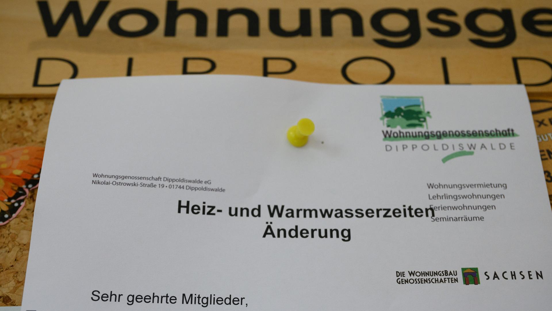 Schreiben informiert über Änderung der Heiz- und Warmwasserzeiten in Wohnungen der Wohnungsgenossenschaft Dippoldiswalde. Die Genossenschaft begründet die Maßnahme mit drastisch gestiegenen Energiepreisen. Schreiben informiert über Änderung der Heiz- und Warmwasserzeiten in Wohnungen der Wohnungsgenossenschaft Dippoldiswalde. Die Genossenschaft begründet die Maßnahme mit drastisch gestiegenen Energiepreisen.