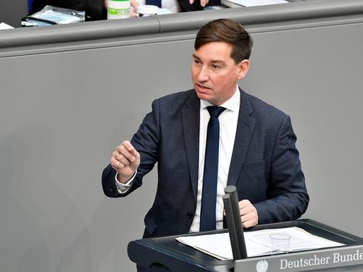 Der SPD-Abgeordnete Sebastian Hartmann spricht im Deutschen Bundestag